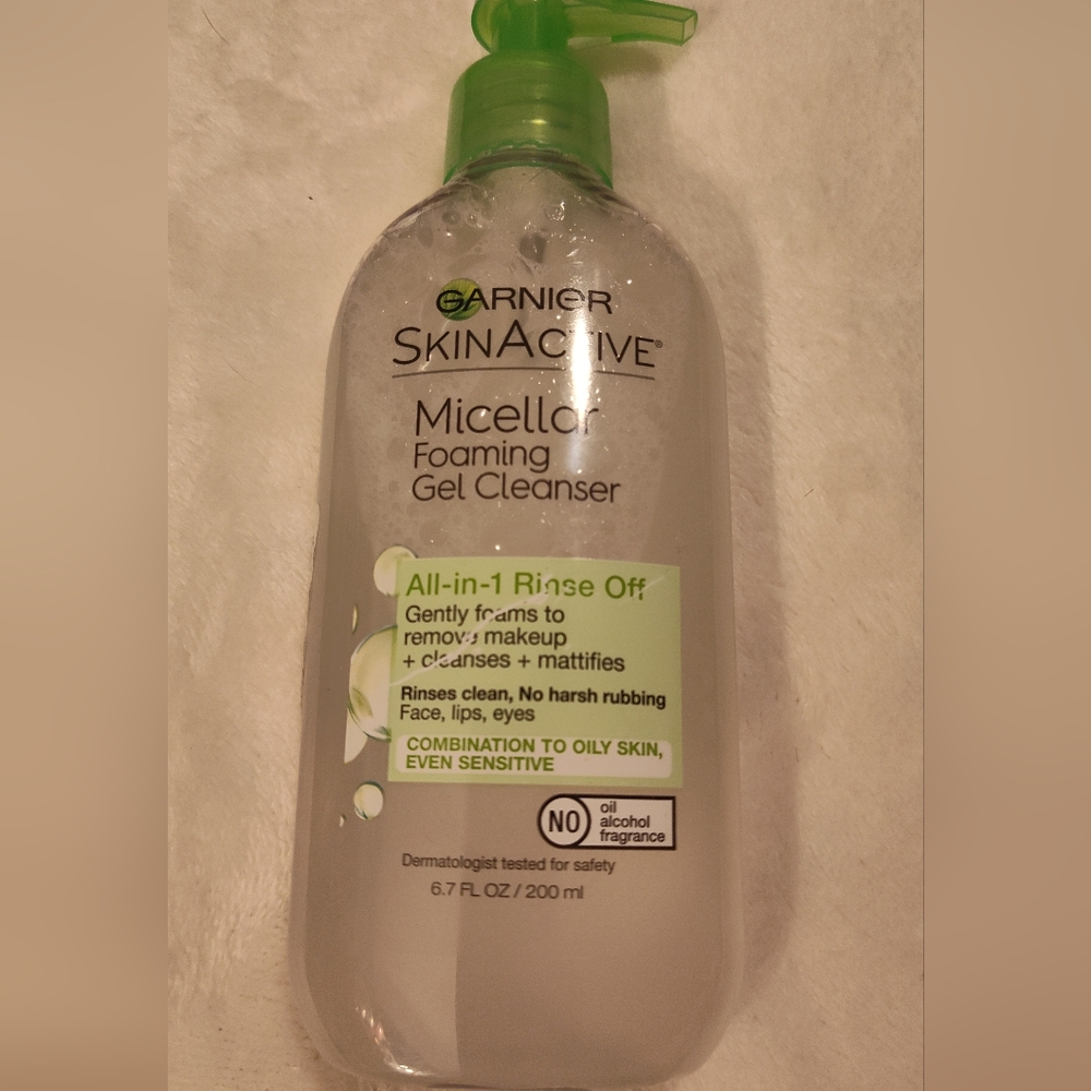 NEW! Garnier Skin Active Foaming Cleanser 6.7oz